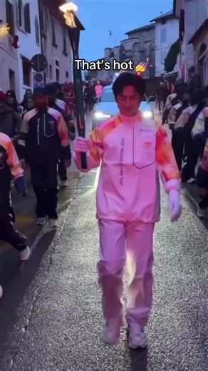 Heated Rivalry’s Hudson Williams and Connor Storrie serve as the Olympic torchbearers ahead of the Milano Cortina 2026 Olympic Winter Games. 💅 🎥 via milanocortina2026
