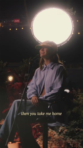 ​‪@AnnaHamiltonOfficial‬ Collarbones roof take from Anna Hamilton #folkmusic #singersongwriter