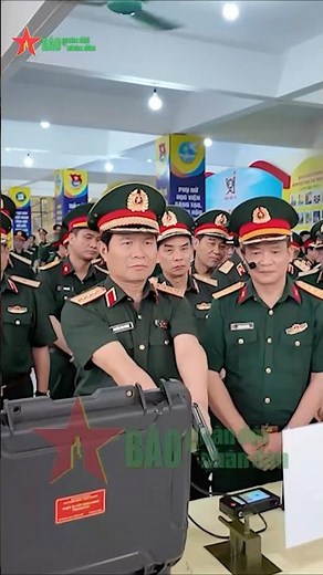 Senior General Nguyen Tan Cuong inspects the TBS-19K54 shooting practice equipment