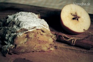 Domáca ťahaná jablková štrúdľa (videorecept)