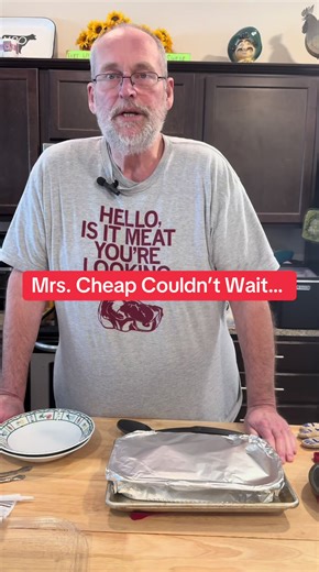 Mrs. Cheap spotted the pasta bake at Sam’s Club and couldn’t wait to try it! 🍝 These prepared meals are usually sold by the pound (around $5 per pound) and are meant to feed several people, making them a quick weeknight dinner option without cooking. But the real question at the Cheap house is always the same… Is it actually a good deal? 🤔 ##JohnEatsCheap##SamsClubFinds##CheapEats##FoodReview##PreparedMeals