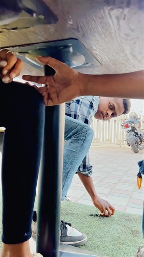 How to catch my girlfriend from below😡Caught the girl from below😤 #attitude #lovegoal #couplestory