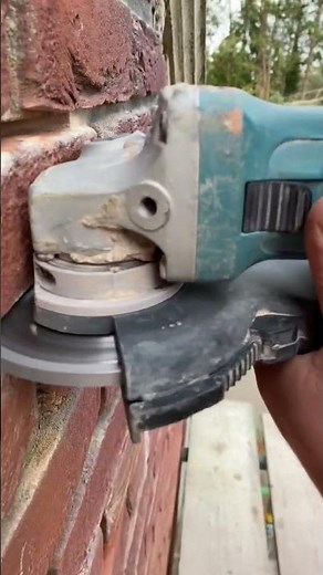 How to safely rake out brickwork mortar