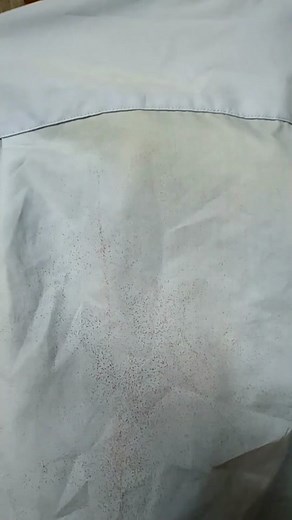 Cách Tẩy Mốc và Thâm Kim trên Quần Áo