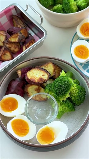 Healthy menu, easy to make but full of nutrients 🥗🥦🥑🍠