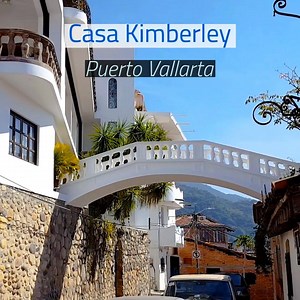 Conoce la antigua casa de Elizabeth Taylor y Richard Burton and Calle Zaragoza 😎 https://pvmx.net/GringoGulchESP Elizabeth Taylor & Richard Burton lived here too 🎬https://pvmx.net/GringoGulchENG | Puerto Vallarta Mexico