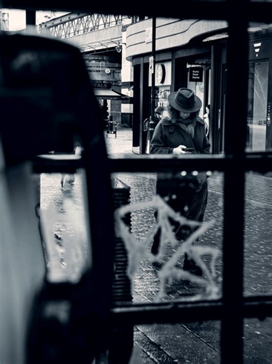 Using a telephone box to frame the subject 📸 Look for objects around you to create a natural frame within a frame #streetphotography #framing #composition #framewithinframe #photographytips
