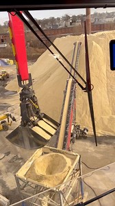 Smooth, fast, and efficient ⚓Bulk cargo unloading from vessel using a hydraulic equilibrium E-Crane—delivering stable, precise, and high-speed operations with maximum safety and productivity. #ecrane #equilibrium #hydraulic #worldwide #bulkhandling #vessel #PortOperations #viralsreelsシ #viralvideoシ #viralchallenge #mechanic #engineering | Tarikul Islam Chowdhury