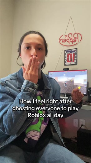 They hate to see me appearing offline on Roblox #robloxmeme #roblox #rblx #robloxfyp #viral