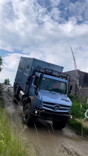 Unimog with 13foot exploring the off-road track 🤩