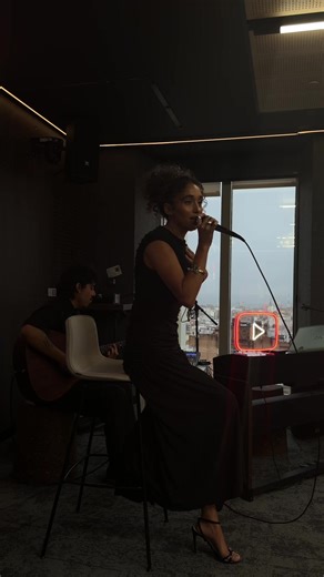 Celebrando el lanzamiento de SANTA CRUZ cantándola en acústico para mi gente de @Youtube y @L'Oréal Paris ES 🤍🤍🤍🤍 espero que les guste mucho ✨✨✨