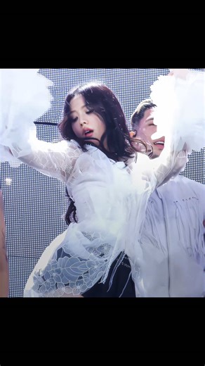 jisoo nguyen //jisoo version #jisoo #jisooedit #filmoratutorial #fmcc #filmora jisoo 4k edit, deadline tour jisoo fancam, 2 phut hon remix, filmora editing tutorial, high quality content, original content @Filmora Video Editor