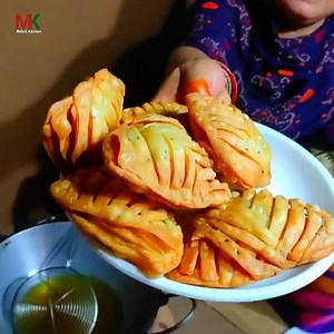 8.9K views · 232 reactions | নতুন ধরনের দারুন মজার মুচমুচে সিঙ্গারা samosa recipe by Mehek kitchen Vlog | Mehek Kitchen Vlog | Facebook