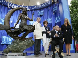 Bernard Fox, of 'Bewitched' and 'Hogan's Heroes,' dies at 89