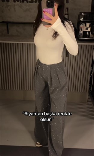 Taşlı Kumaş Pantolon: Üç Renk Seçeneğiyle