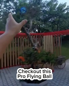 😮 Schütteln Sie den Ball, werfen Sie ihn hoch und genießen Sie den Anblick, wenn er fliegt wie ein Vogel! 🪂 er fliegt, schwebt, gleitet, steigt auf ✋ kehrt zurück in die Hand 🧒🏻 sicher für Kinder 🛒 https://top.superzebra.de/floatorb/t1/v1/lp1?sp=7719i997 | Superzebra