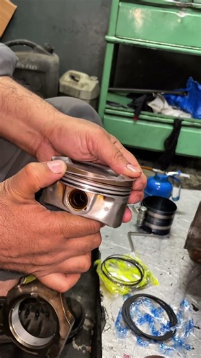 Ring Instal In Piston#mechanic #automobile #tools #usa