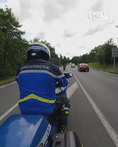 Rattrapé par les gendarmes après une course-poursuite, ce motard au véhicule trafiqué a un profil pour le moins inquiétant...😲👮🏼‍♂️ "Forcenés et fous du volant : des hors-la-loi déterminés face aux gendarmes" 📺 #EnquêtedAction, ce vendredi à 21:05 sur W9 | Enquête d'Action