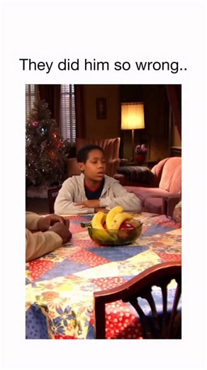 Hollywood Scene Vault on Instagram: "They got his siblings multiple gifts .. 📽️: Everybody Hates Chris This sitcom chronicles the misadventures of teenager Chris as he grows up in 1980s Brooklyn. Chris is surrounded by eccentric family members, including frugal father Julius, intimidating mother Rochelle, spoiled sister Tonya and younger brother Drew, who is more popular than Chris. The show is based on the life of comedian Chris Rock, who serves as the narrator for the show and is also an exec