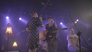 4.2K views · 101 reactions | Tydzień temu podczas koncertu w Warszawie tak pięknie śpiewaliście Bez twoich wad! :D A gościnnie wspaniała Marie <3 | Wojtek Szumański | Facebook