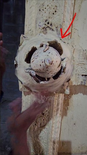 How is it possible? 🤯😱 #ancienttechnology #historyfacts #rotatingdoor #history #artifacts #shorts