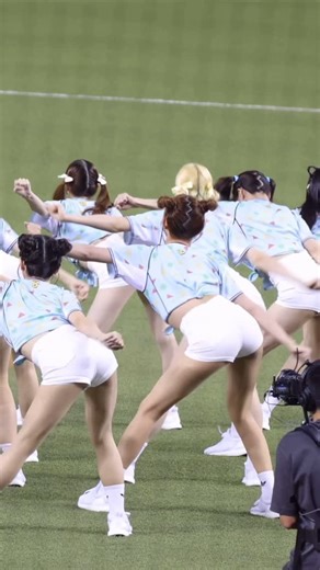 onedayfans 走一日球迷 台湾プロ野球チア on Instagram: "今年最可愛開場舞 小新屁屁舞 #passionsisters#台湾野球チア#中信ブラザーズ#臺北大巨蛋"