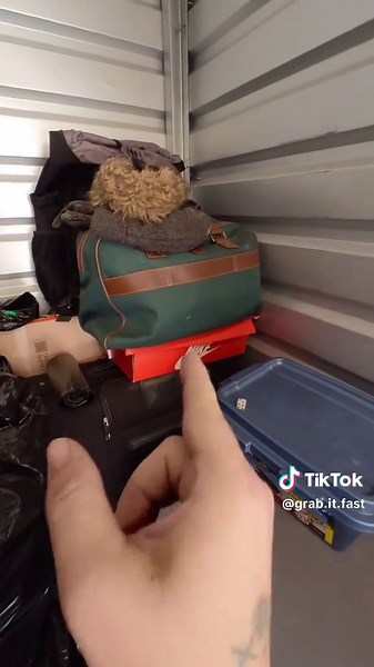 Profiting from Storage Unit Finds: A Retail Experience