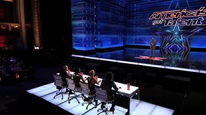 25K views · 553 reactions | Magician pulls a trick out of an alternative "hat". | Gongobonk | Facebook