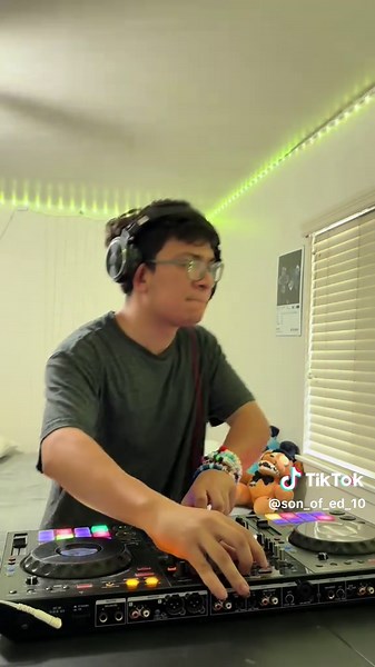 More trap I gotta show you #hybridtrap #dubstep #dubstepmusic #nghtmre #bassheads lD: “CYN1DE” by NGHTMRE, Viperactive