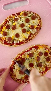 Pitta Pizza with Hidden Veg 2 pitta bread 4 tbsp basil & oregano passata ½ carrot, grated ½ courgette, grated ¼ yellow pepper, finely diced 70g grated cheddar cheese 1 pepperami, sliced Bake in the oven at 180c fan for 10-12 mins | My Fussy Eater