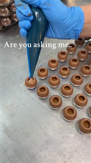 Our melt and make kits make for a fun festive evening of laughs & yummy treats! Easy to make, even easier to eat. 🍫 Perfect for a christmas eve activity 🎄 | Choc on Choc