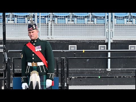 Handsome Scottish Soldiers, Swing of Kilts at Edinburgh Castle #military #soldier #edinburghcastle