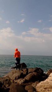 #jigging #shorecasting #omanlife #omanfishing #sifah #oman | Kenneth V. Julao