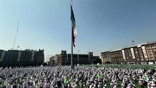 Over 9,000 joined Mexico's record soccer lesson ahead of the World Cup