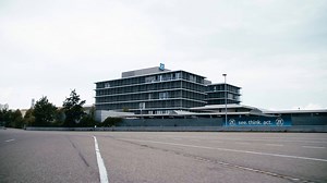 Buses, delivery trucks, special vehicles 🚌 🚚: Our CeTrax system is an all-electric central drive that can be used in different applications. Expert Matthias Wenger explains the technology. 🤓 👇 | ZF Group