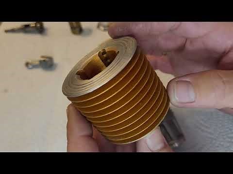 Let's take a look at this old RB Concept .21 Nitro race engine by Novarossi modified one piece head