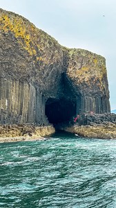 Approaching Fingals Cave on the Isle of Staffa whilst on a @staffa_tours boat trip was an incredible sight. I’ve never seen anything quite like it. Fingal’s Cave is formed entirely from hexagonally jointed basalt columns within a Paleocene lava flow and is similar in structure to the Giant’s Causeway in Northern Ireland. #scotland #visitscotland #staffa #fingalscave #isleofmull #isleofstaffa #scottishisles #scottishislands #cave #explore #boattrip #geology #scottish #hiddenscotland #explorescotl