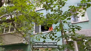 «Дуже страшно було. Дуже страшно. Нікому не побажаємо. Дуже гучно було й здавалося, що той "шахед", який жужить, летить, взривається, у будинок наш попадає. Його не можна передати, розказати. Стрес і досі не пройшов», – ділиться від пережитого переселенка Наталя, очевидиця нічної атаки РФ на Запоріжжя 18 червня. Як люди оговтуються від атаки 14 БпЛА – розповідаємо 👇 https://suspilne.media/zaporizhzhia/1045307-ce-bula-dla-nas-najstrasnisa-nic-gude-letit-i-vse-gorit-ocevidci-pro-obstril-rf-zapori