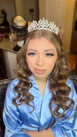 Beautiful quinceañera tutorial 🩵 at the end you will see my work lasting all day 🩵 #quinceañera #quinceglam | Sparkles Makeup