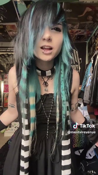 TIME TO DANCE !! XP #panicatthedisco #emo #scene #afftd #sponsoredbyHT #HTFxFebMustHaves @hottopicofficial