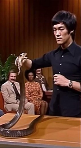 Bruce Lee vs. A Cobra: The World’s Fastest Man? 🐍⚡️