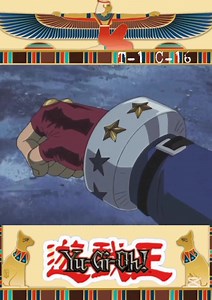 Seto Kaiba ha llegado al Reino de los Duelistas para rescatar a su hermano Mokuba, que ha sido secuestr4d0 por Pegasus. En su llegada se encuentra con Yugi y su grupo y recupera su Deck. Sin embargo, decide ir por su cuenta a rescatar a su hermano. Esto enfurece a Joey que lo desafía a un Duelo, mientras que Kaiba acepta, siendo la oportunidad perfecta para probar su nuevo invento. | Kaiba Corp