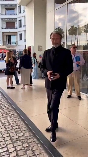 Euro founders leaving the office at 3pm after filling out 17 compliance documents and setting up their autoresponder for a 3 month vacation to Italy