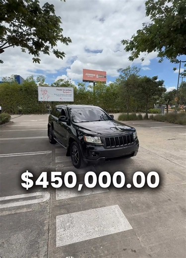 JEEP GRAND CHEROKEE LAREDO 4X4 en RD$450,000 — ¿La comprarías?