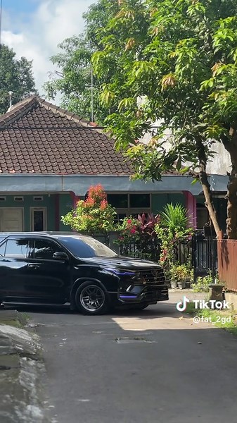 Customized Toyota Fortuner with Diesel Power Engines