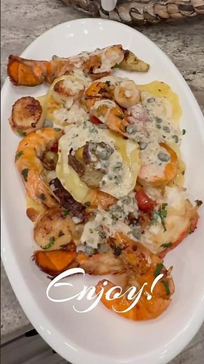 Seafood Ravioli in Creamy Lemon and Capers Sauce #lobsterravioli #seafood #ravioli #lemoncreamsauce