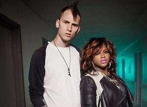 Video: MGK f/ Ester Dean - 'Invincible'