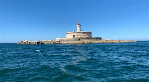 Farol do Bugio tenta resistir a "ventos e marés"