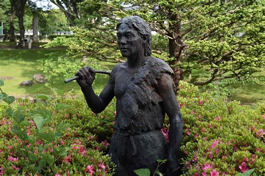 The Jomon, the earliest inhabitants of Japan, arrived in the archipelago 16,000 years ago in a single and unique migration