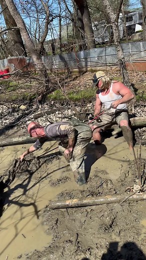 Just a lil peek of one of many alligator snapping turtles saved last weekend!! Full video soon!!! | Stalekracker